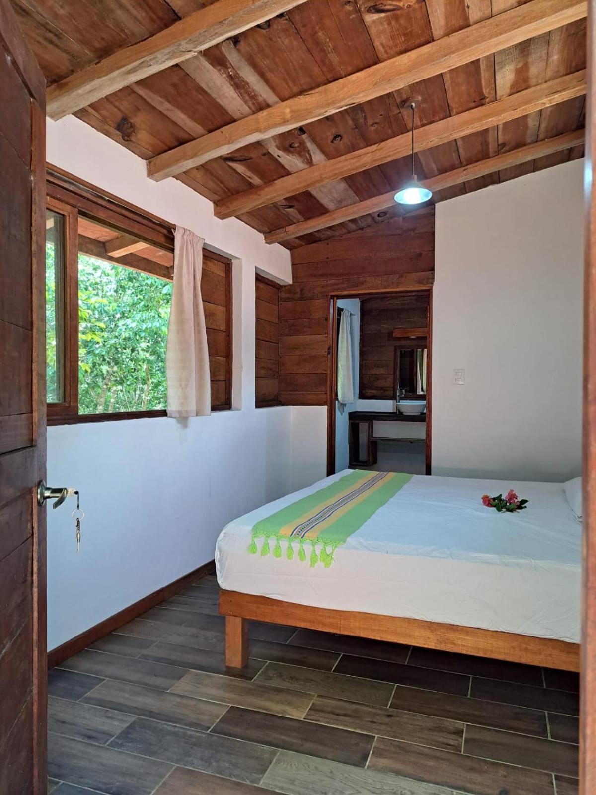 Chambre Lit Queen-Size avec Balcon